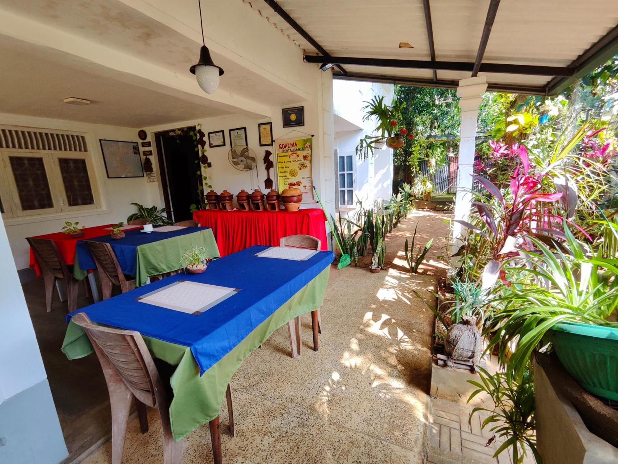 Goalma Family Holiday Resort & Restaurant Anuradhapura Buitenkant foto