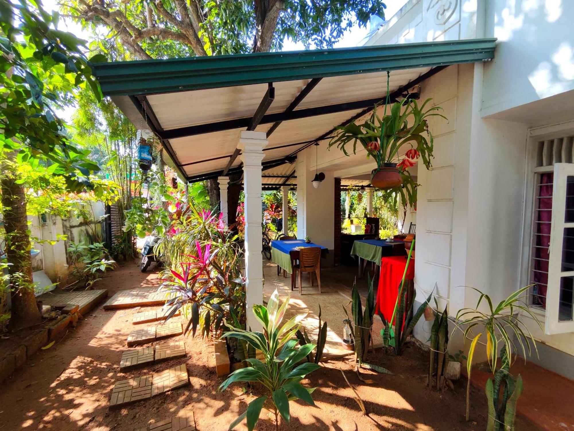 Goalma Family Holiday Resort & Restaurant Anuradhapura Buitenkant foto