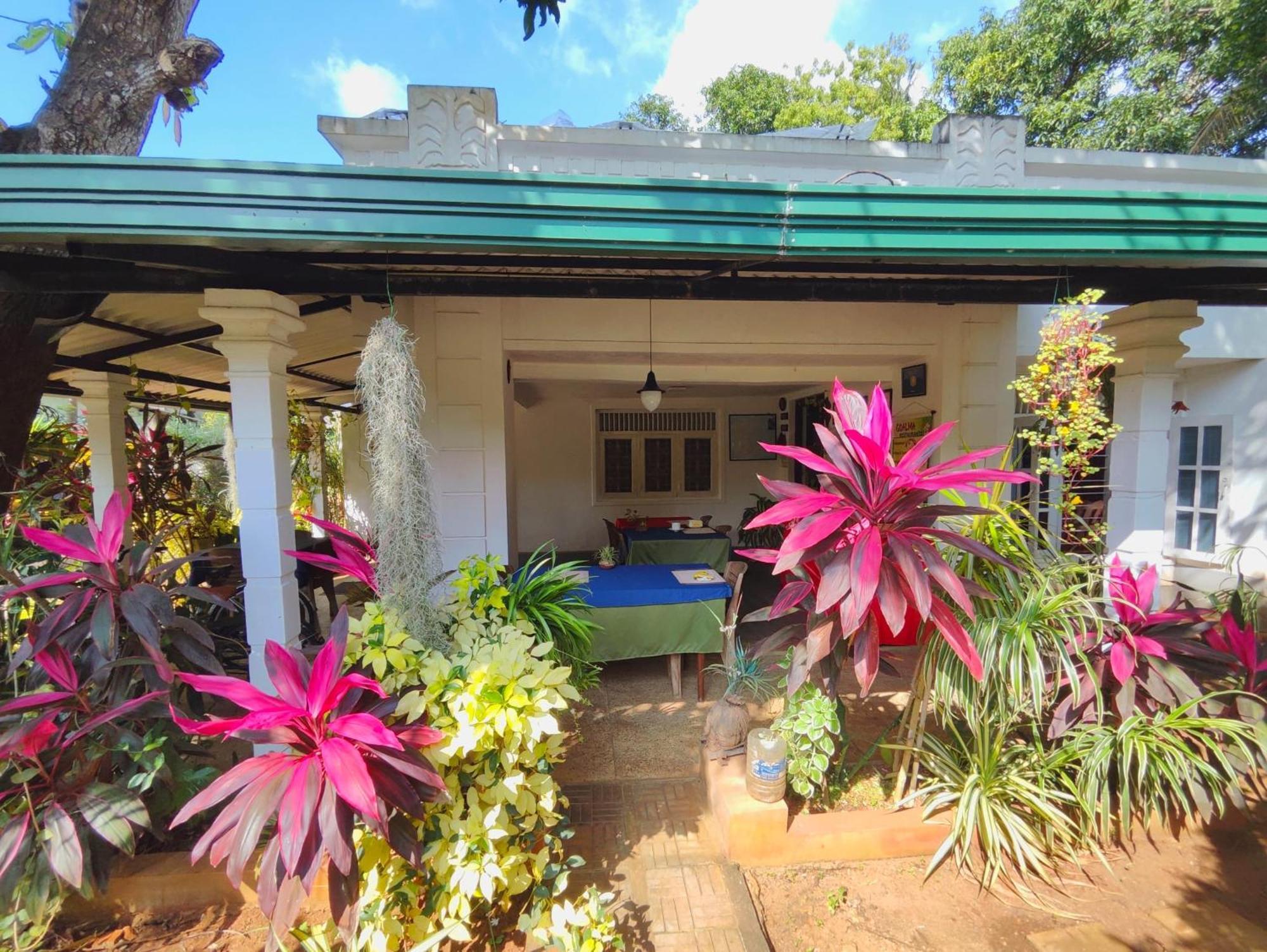 Goalma Family Holiday Resort & Restaurant Anuradhapura Buitenkant foto