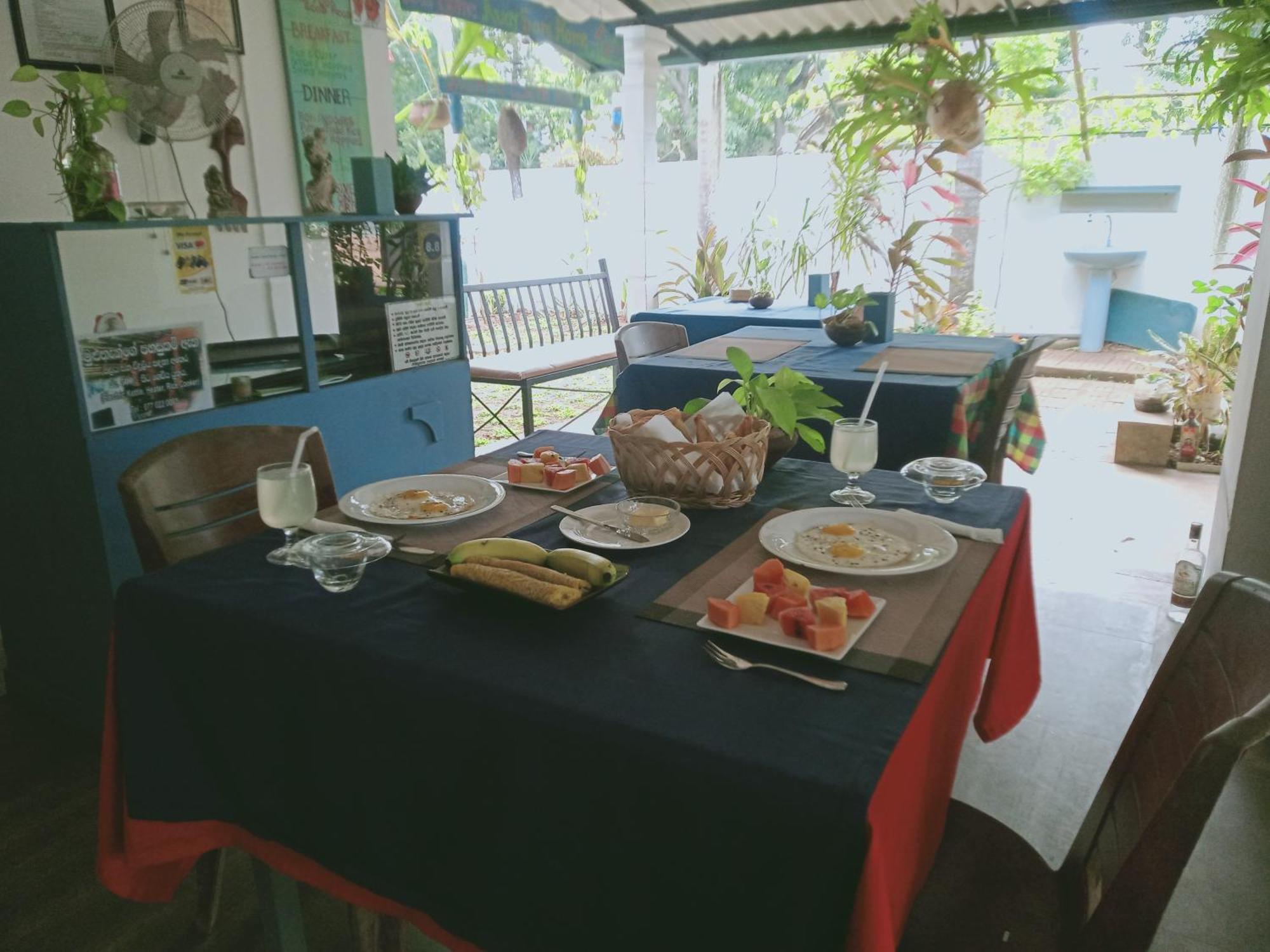 Goalma Family Holiday Resort & Restaurant Anuradhapura Buitenkant foto