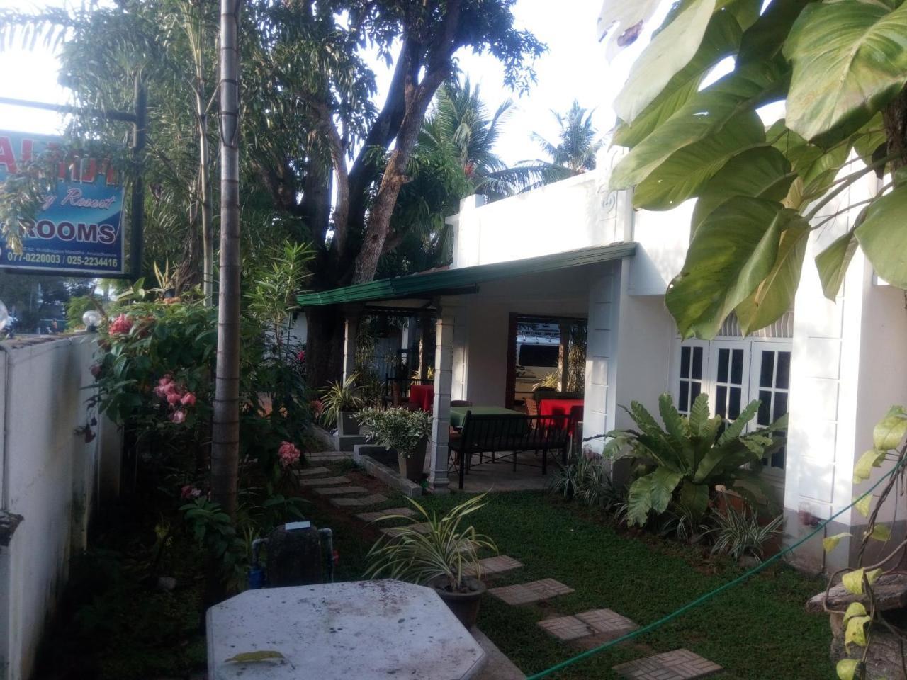 Goalma Family Holiday Resort & Restaurant Anuradhapura Buitenkant foto