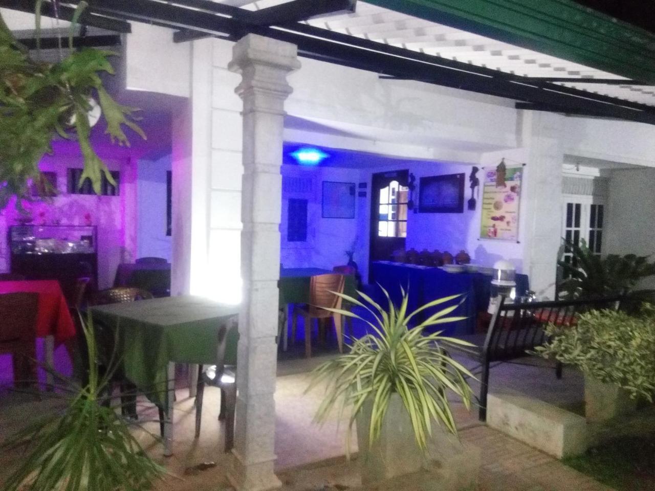 Goalma Family Holiday Resort & Restaurant Anuradhapura Buitenkant foto
