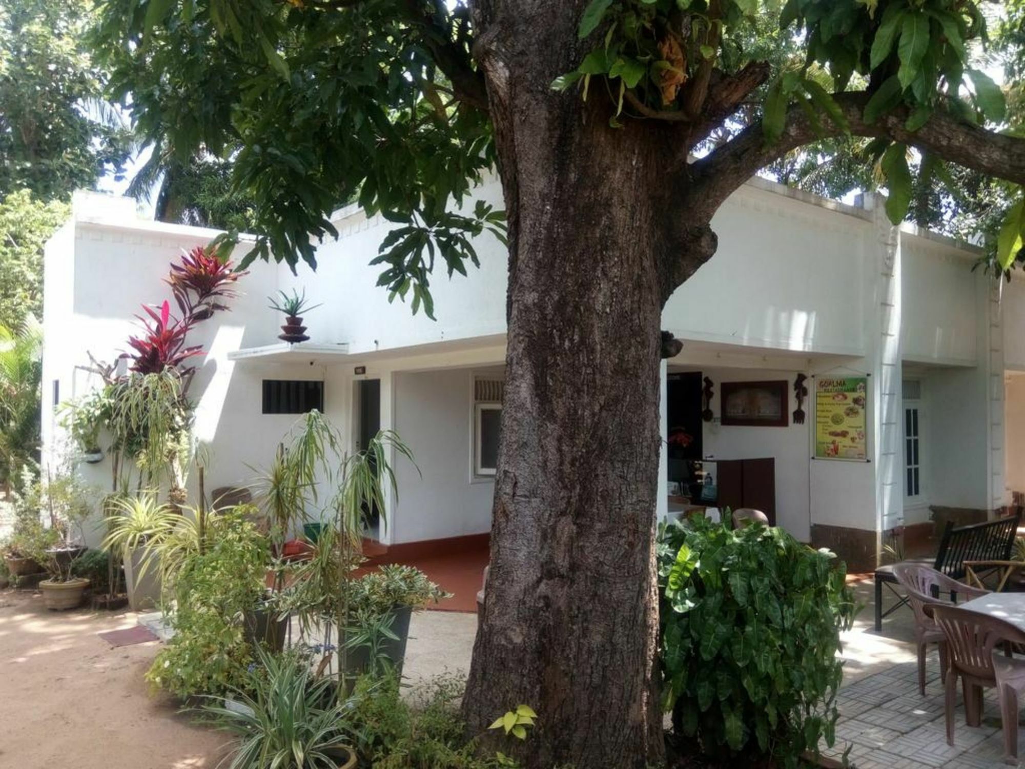 Goalma Family Holiday Resort & Restaurant Anuradhapura Buitenkant foto